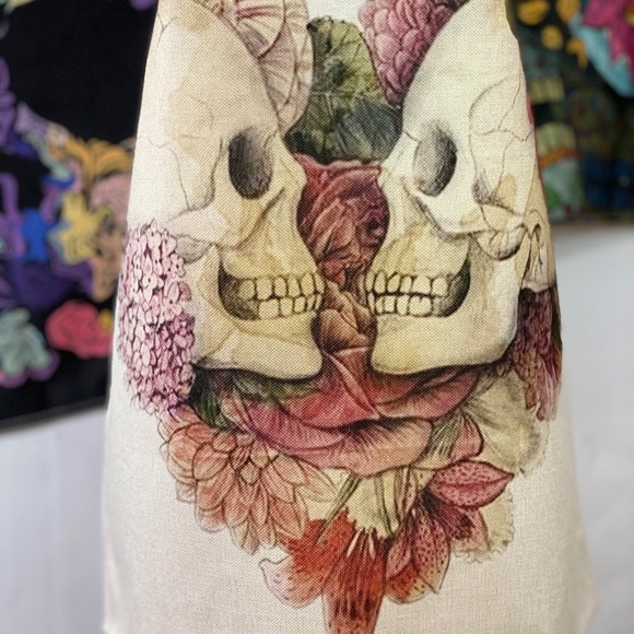 Apron Heart Skulls Punk Goth Crafts Decor - Picture 7 of 7